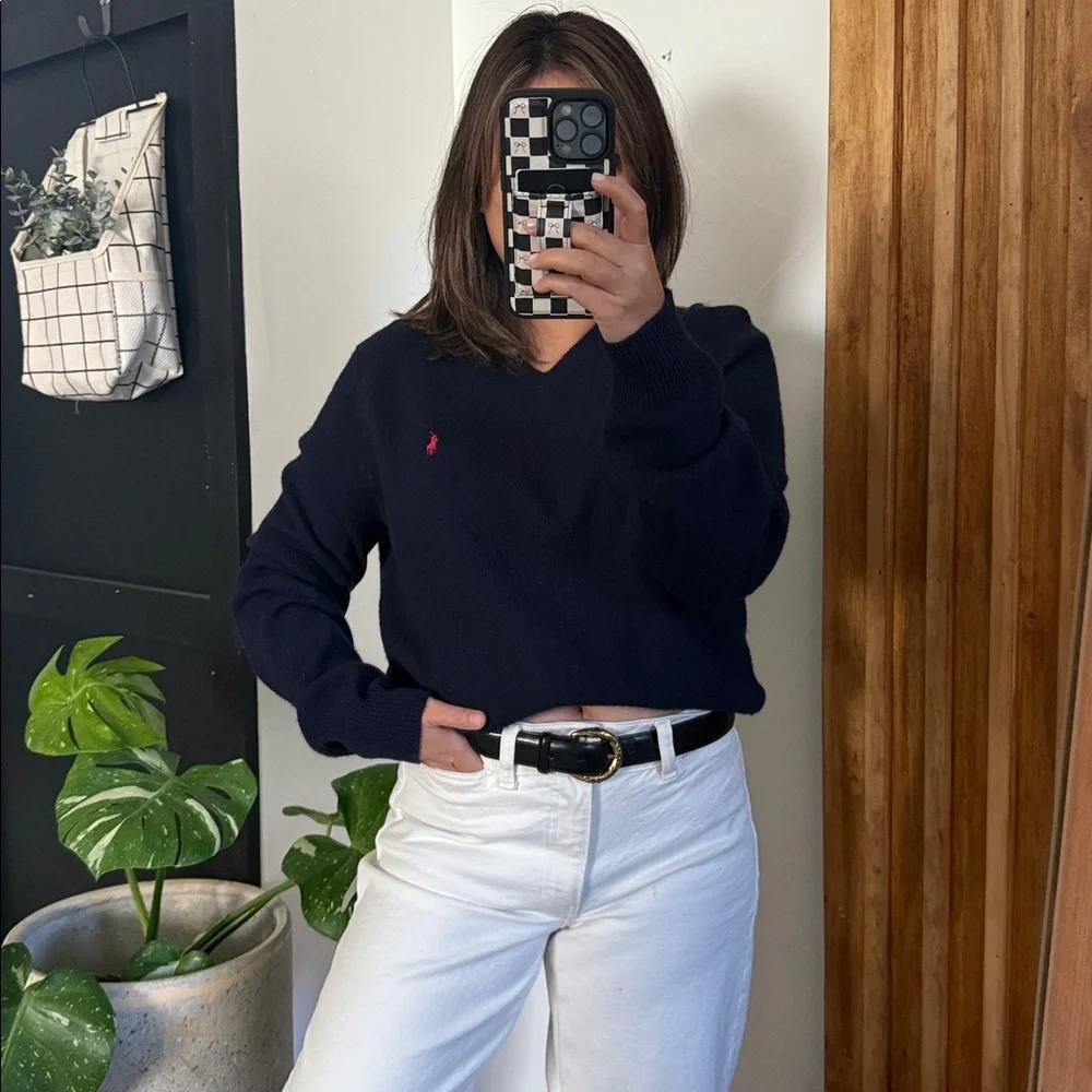 Vintage Polo Ralph Lauren 100% Merino Wool V neck Unisex Sweater. M